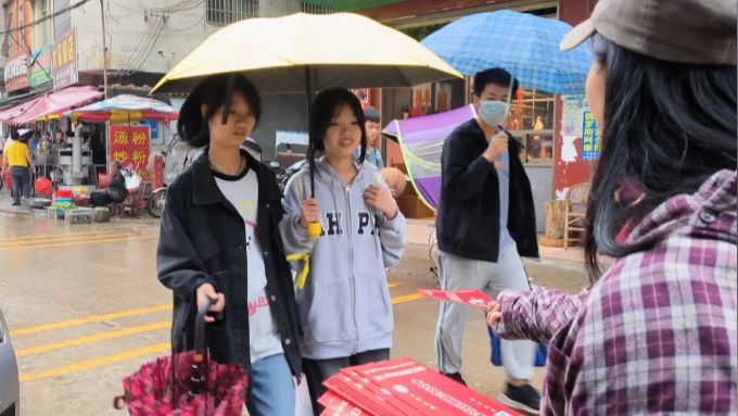 百城地推网-传单派发精准投放实战现场