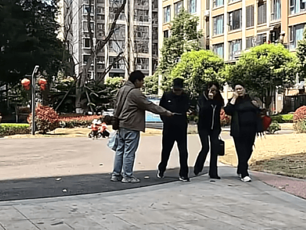 百城地推-小区楼下居民面对面地推获客