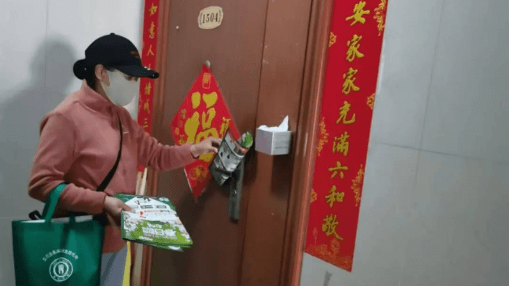 成都正规传单派发公司，小区入户地推代发服务实拍