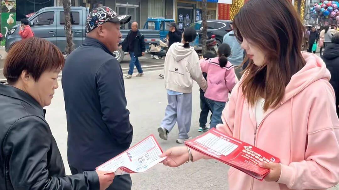 上海专业传单派发外包，商圈写字楼全域地推执行实拍