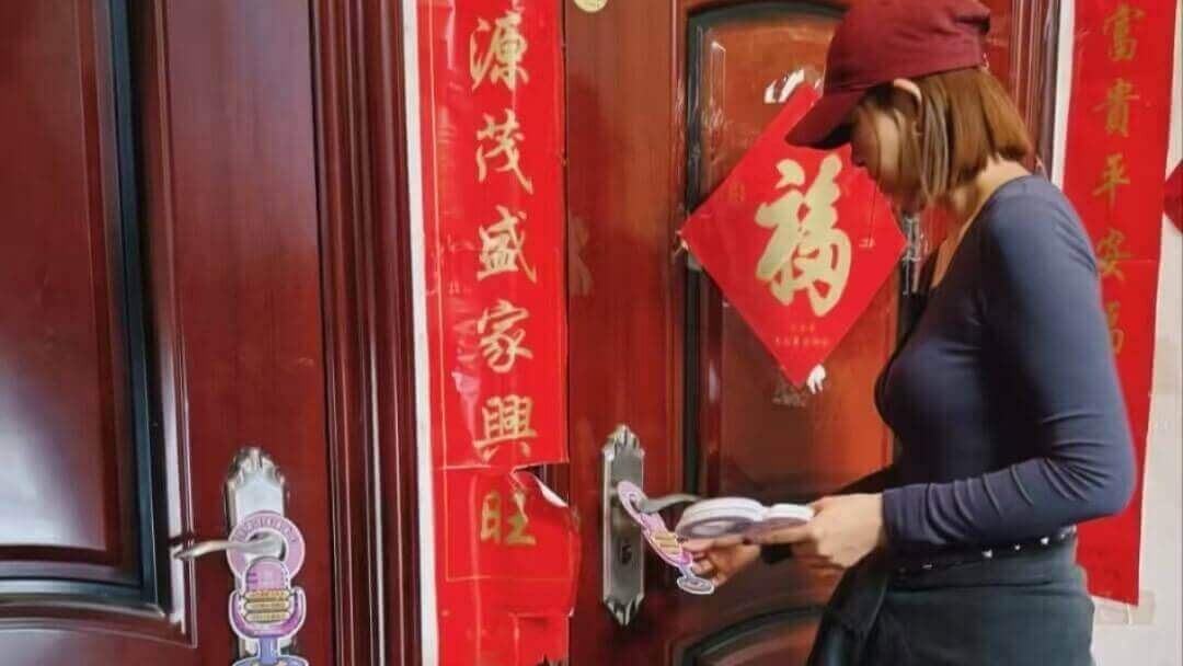 社区小区入户DM投递作业实拍 专业地推外包点位执行